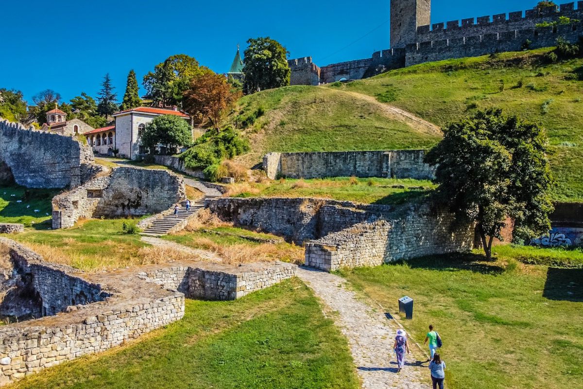 que faire serbie ban